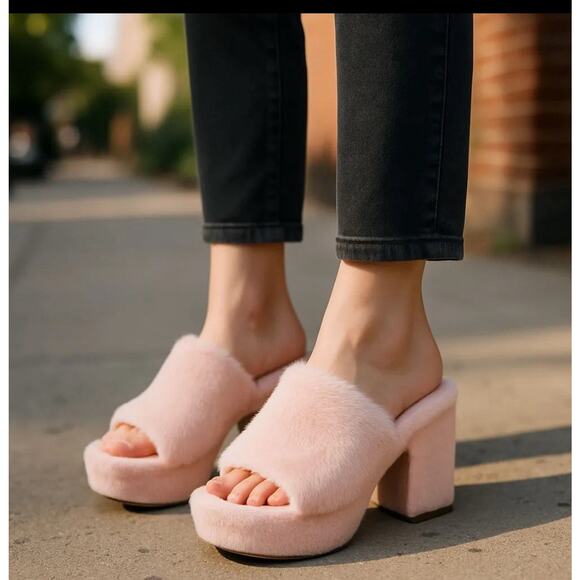Free People Platform Chunky Heel Sandal Women's pink faux fur Size 9 New - Picture 1 of 1